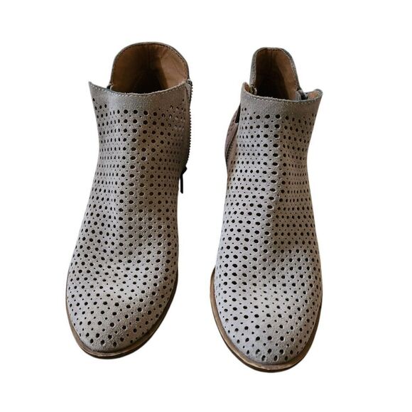 Lucky Brand Ankle Boots Womens 7.5 Bayley Taupe Perforated Suede Leather Booties - Picture 1 of 10